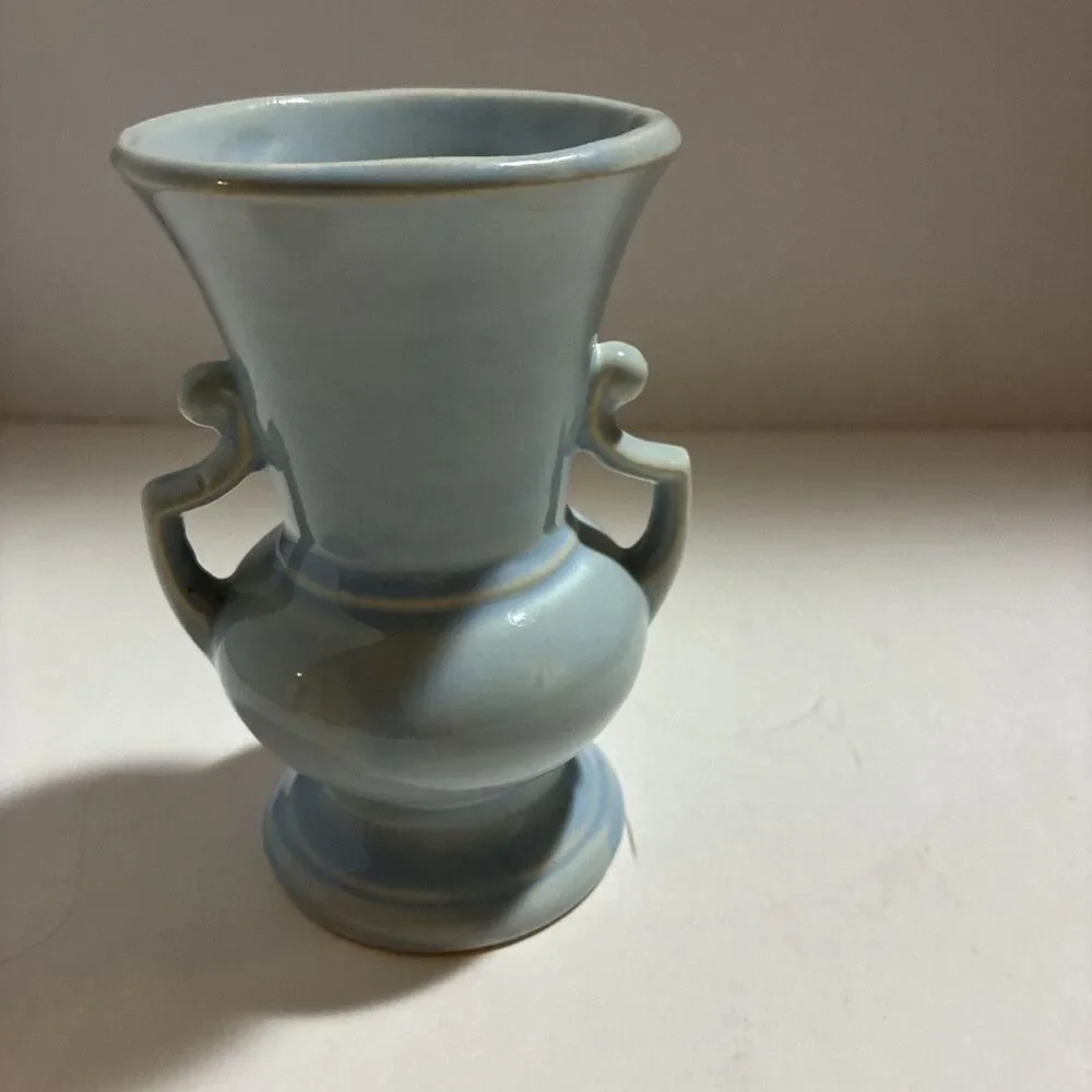 Vtg Baby Blue SHAWNEE 2 Handle Pedestal Vase 5" Tall - Picture 4 of 7